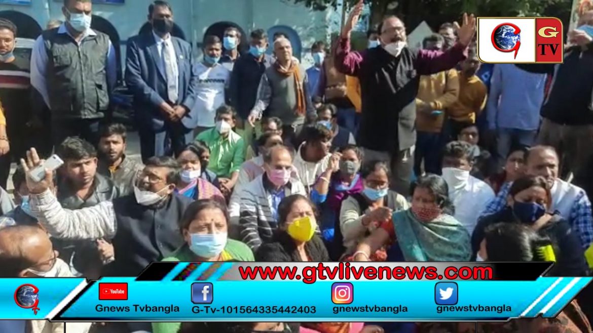 শান্তিপূর্ণ নির্বাচনের দাবিতে এস পি অফিসের সামনে বিক্ষোভ অধীর চৌধুরীর