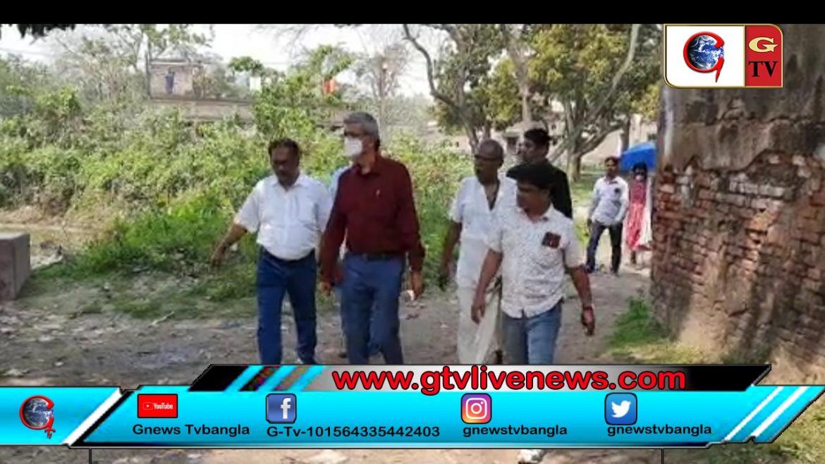 নিমতিতা রাজ বাড়িতে মুর্শিদাবাদ হেরিটেজ দপ্তরের ওএসডি বসুদেব মালিক সহ প্রতিনিধি দল