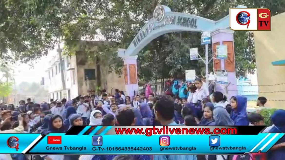 প্রধান শিক্ষকের বদলি রুখতে স্কুল বন্ধ করে ধর্না প্রধান শিক্ষকের বদলি রুখতে স্কুল বন্ধ করে ধর্না