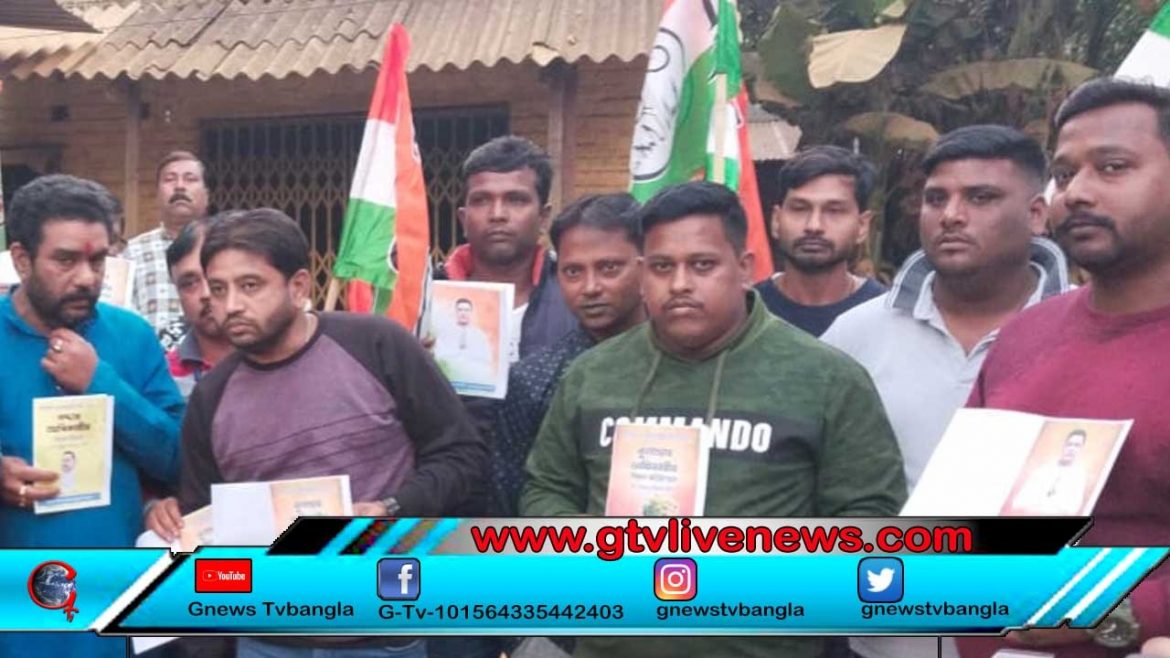 গ্রিটিংস কার্ড ও গোলাপ ফুল হাতে শুভেন্দুর বাড়িতে তৃণমূল কর্মীরা